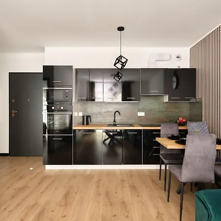 Hotel apartamentowy Ina Rent - Czysta Delux 3*